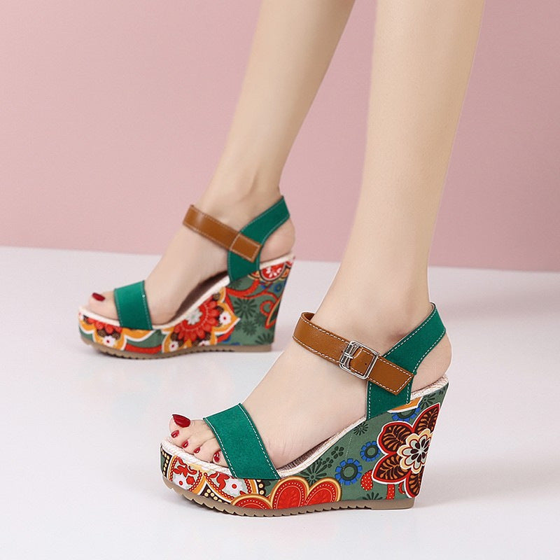 Chic Wedge Sandals with Unique Embroidery - Perfect for Every Occasion