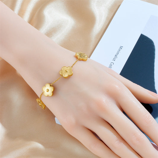 Gold-Plated Floral Chain Bracelet - Elegant and Stylish Design