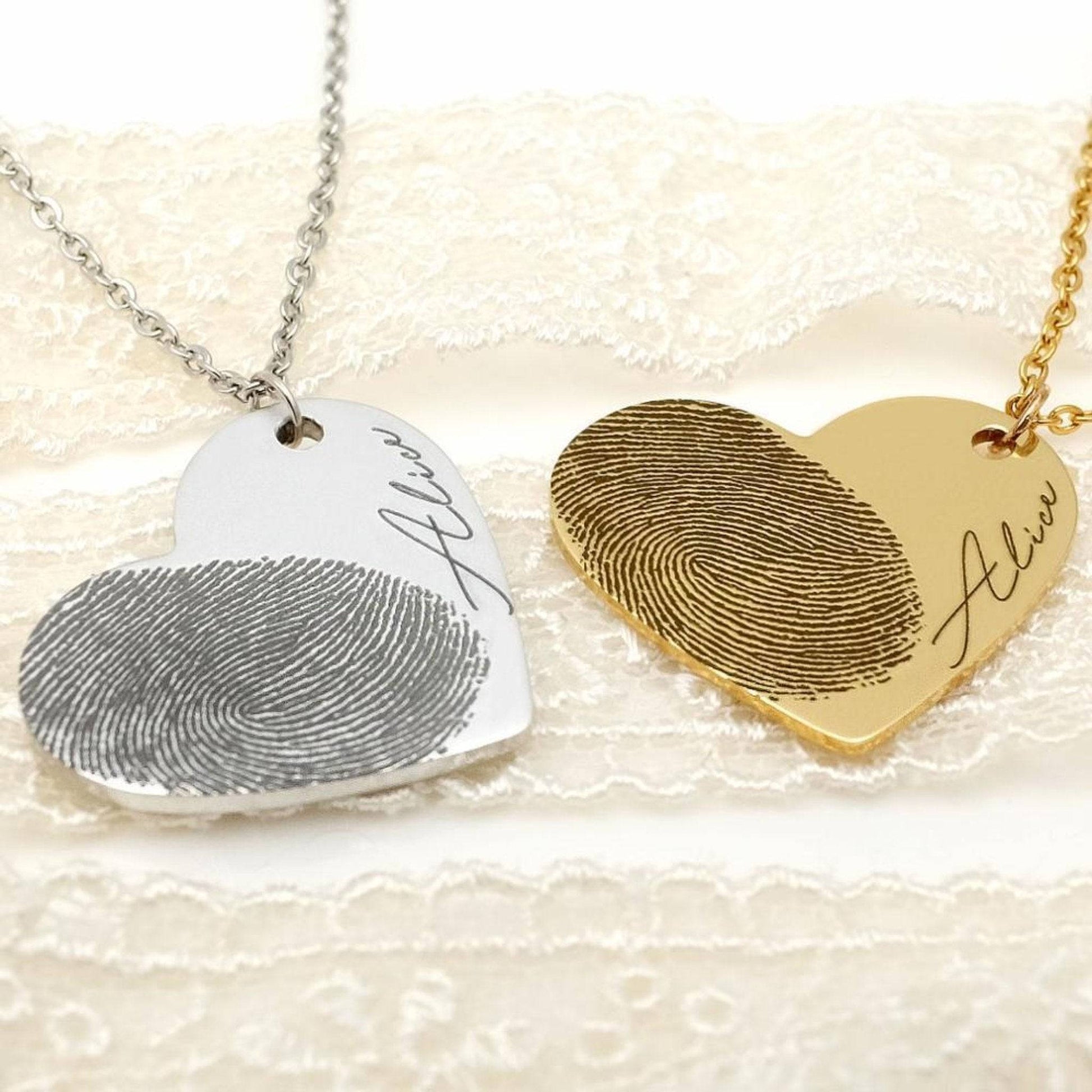 Personalized heart-shaped necklace featuring a unique fingerprint design, symbolizing love and connection. This custom piece is perfect for celebrating special moments and making a meaningful gift.