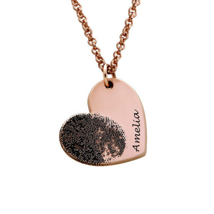 Personalized heart-shaped necklace featuring a unique fingerprint design, symbolizing love and connection. This custom piece is perfect for celebrating special moments and making a meaningful gift.