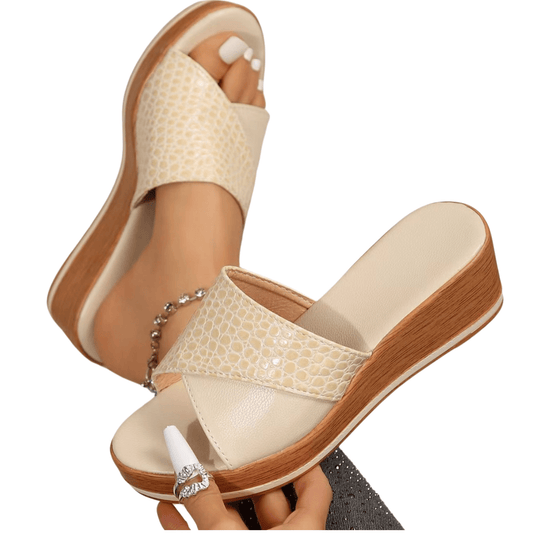 Women’s snake-texture wedge sandals with thick sole. Peep-toe casual slippers made of PU and TPR, perfect for outdoor wear