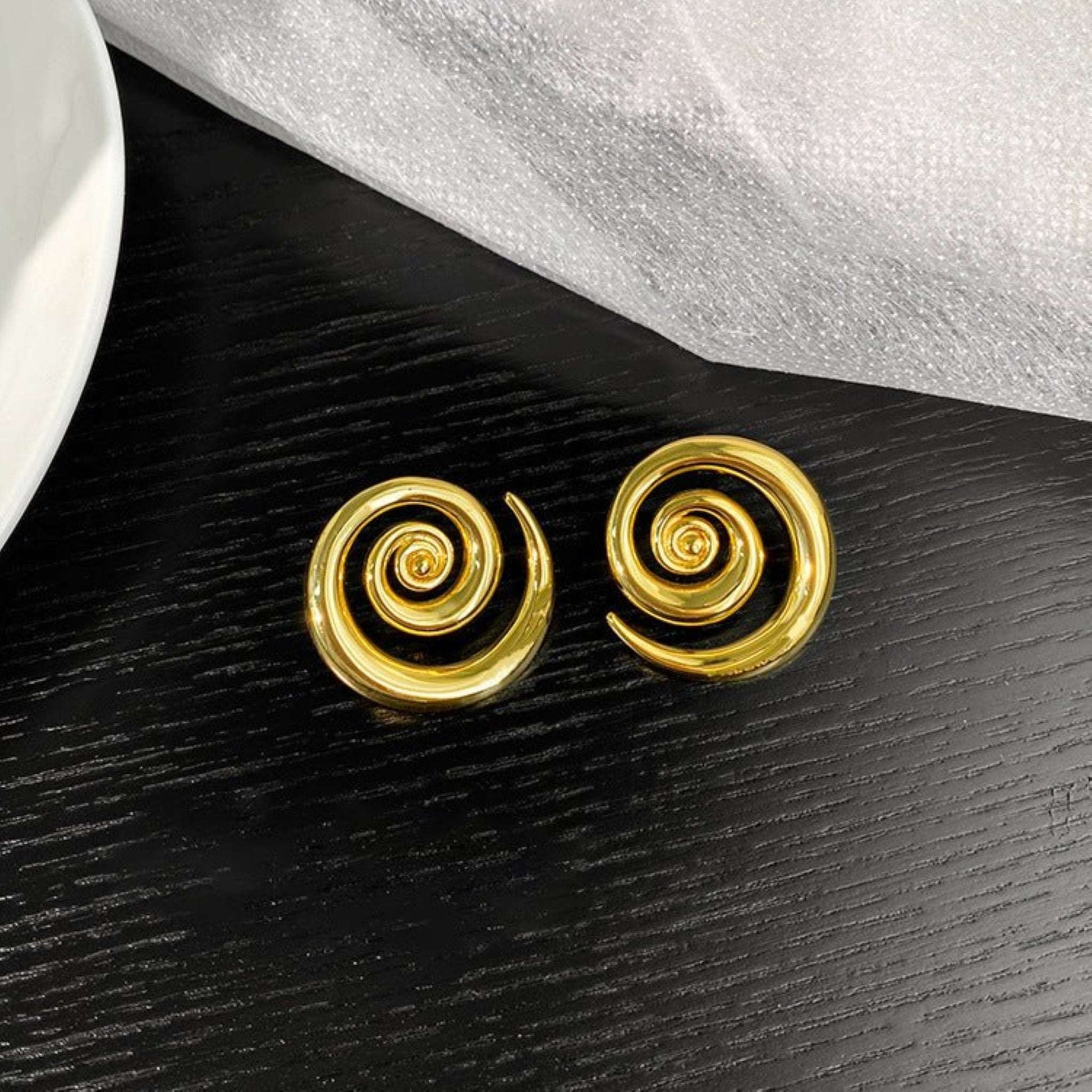 Geometric hollow metal earrings for women, electroplated for durability, featuring a trendy design. Ideal for modern fashion and versatile style